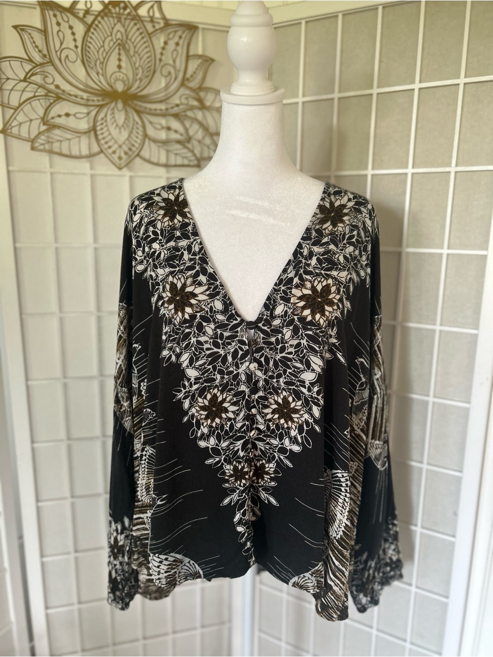 Free People Oversized Bird & Floral Print High-Low Top – Size Large